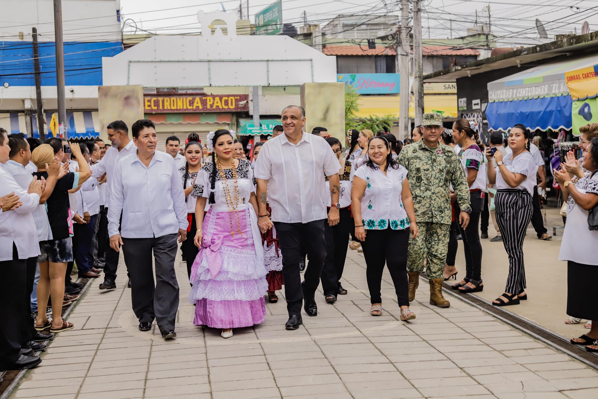 Presidente Municipal en recorrido ciudadano por las calles de Escárcega